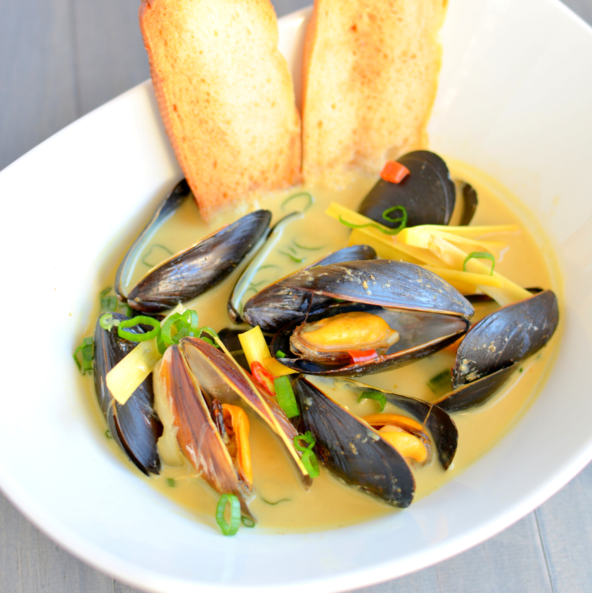 Spicy Coconut Curry Mussels builicious