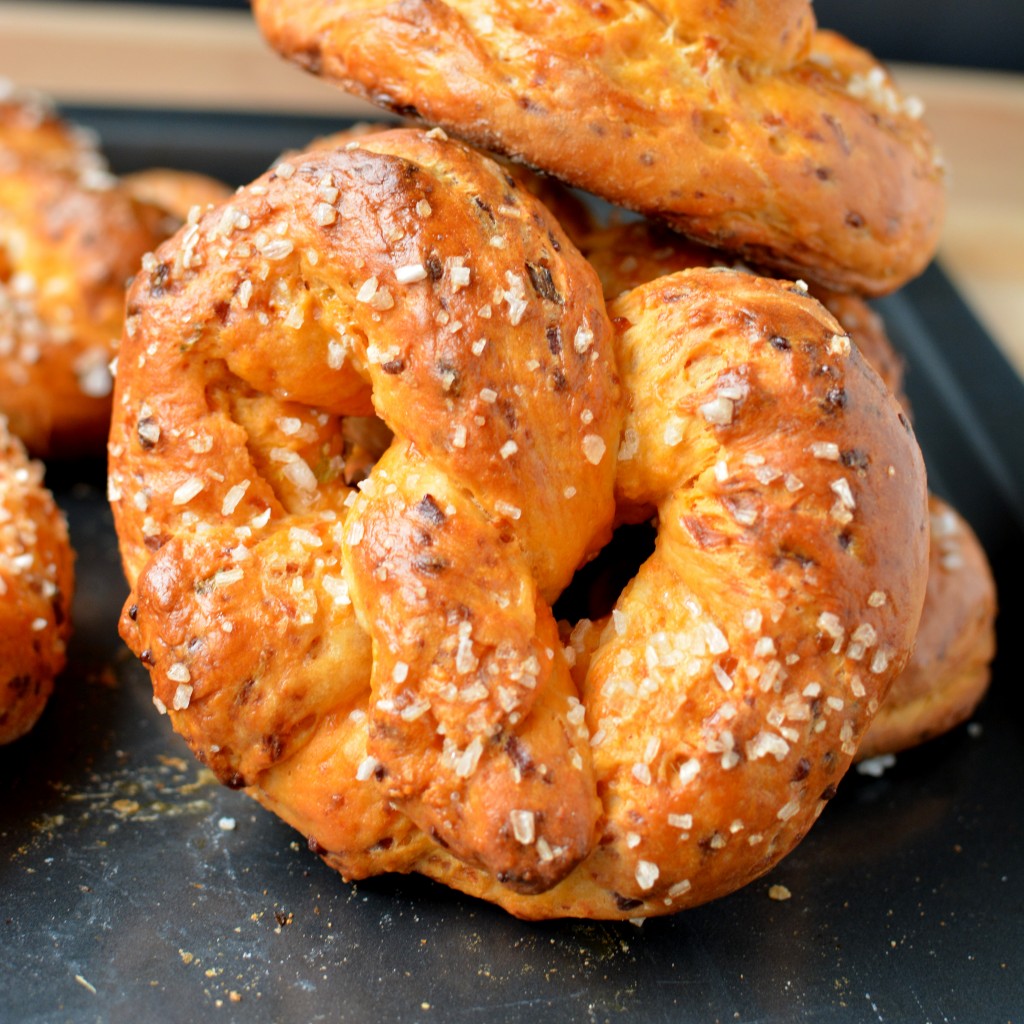 Sriracha Cheddar Pretzels builicious