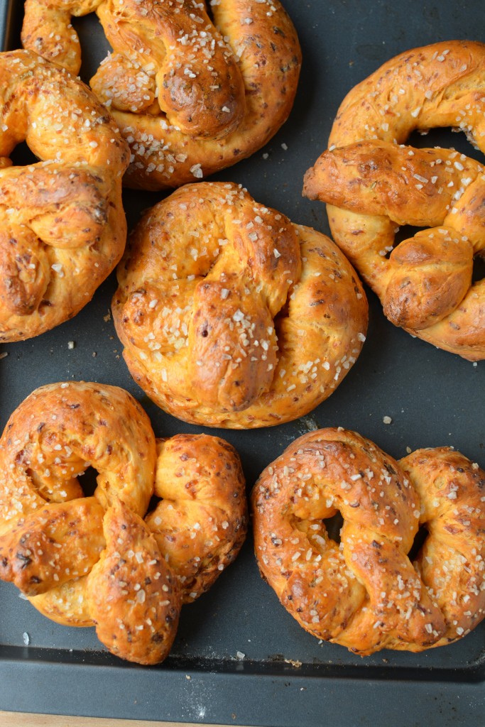 Sriracha Cheddar Pretzels builicious